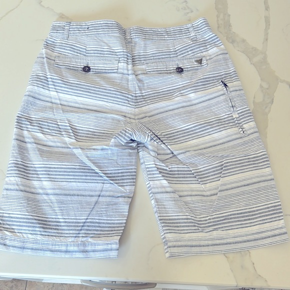 Like new condition men’s guess shirts grey and white, size 32 - Picture 2 of 3